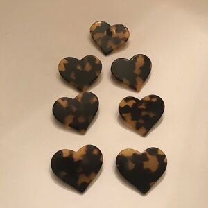 7 tortoise shell colored Heart buttons